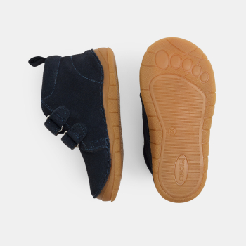 بوت قصير من الجلد وباللون الأزرق، للخطوات الأولى للصبيان الصغار